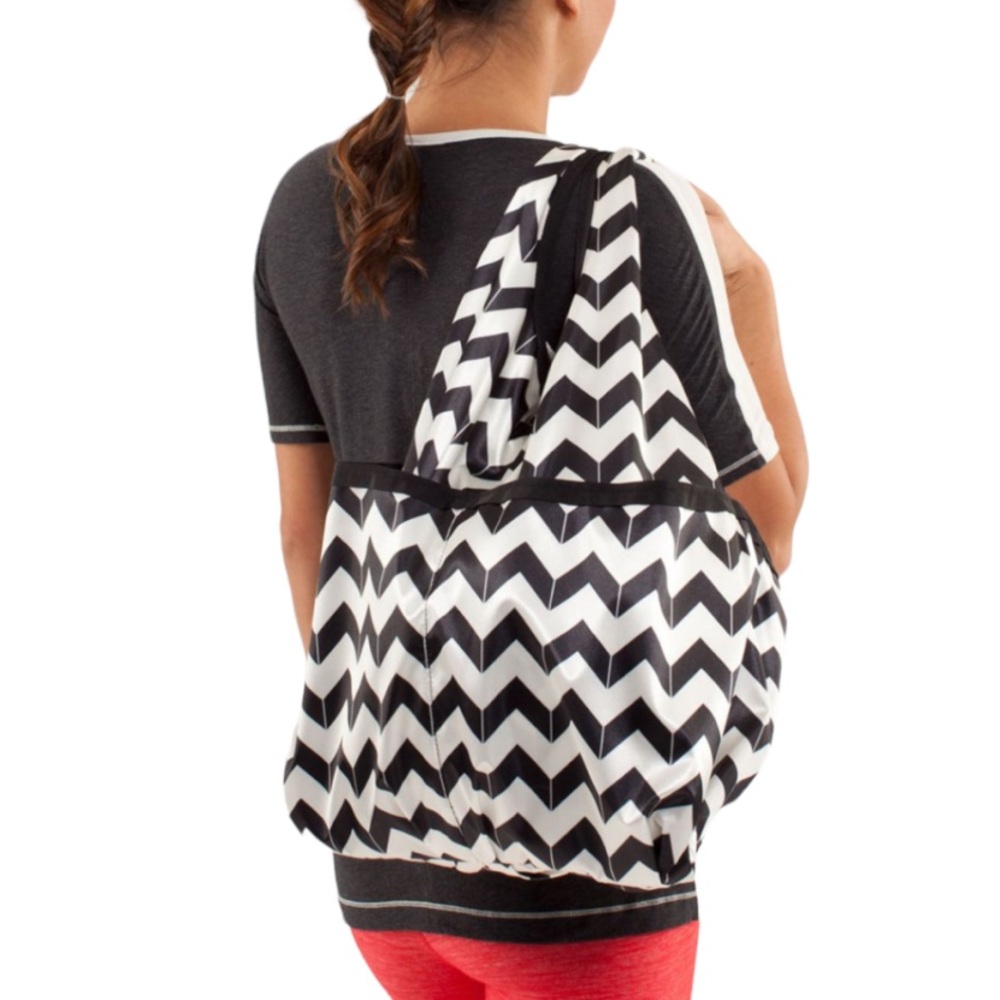LULULEMON RARE! Post Savasana Tote Packable Arrow Chevron Polar Cream Black Bag